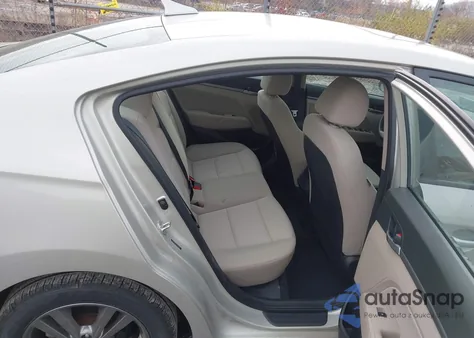 2018 Hyundai Elantra Value Edition z USA, uszkodzony, nr VIN 5NPD84LF3JH229231